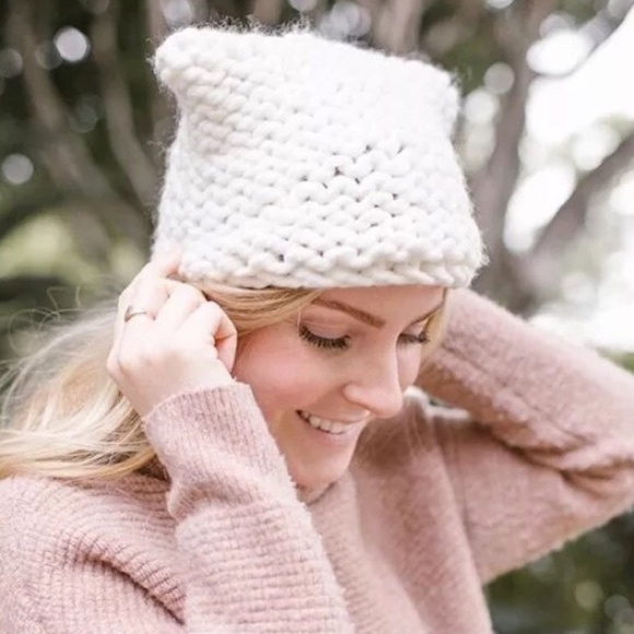 LC Chunky Knit Kitty Ear Beanie Hat - New w/ Tags - Picture 2 of 5